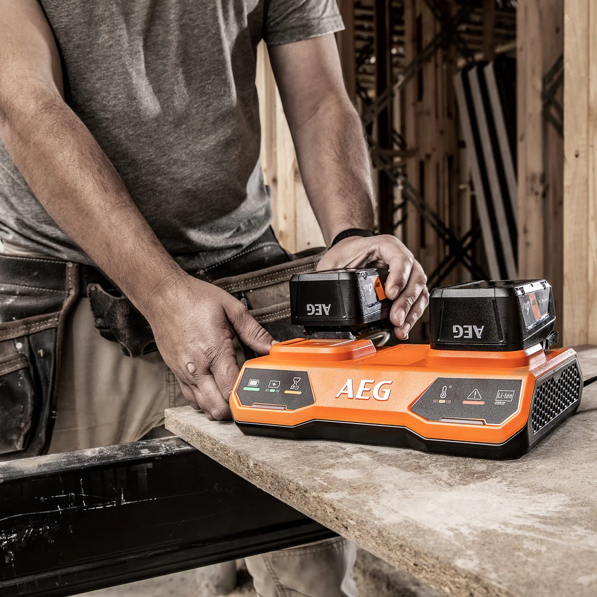 AEG 18V 5.0Ah Dual Port Charger & Battery Twin Pack - 2 Batteries - 85 Min Charge - Image 2