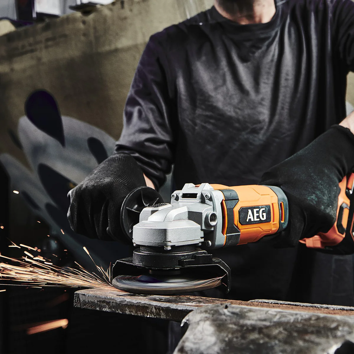 AEG 18V Angle Grinder Skin Only - 125mm - High Performance - Compact Design - Image 5