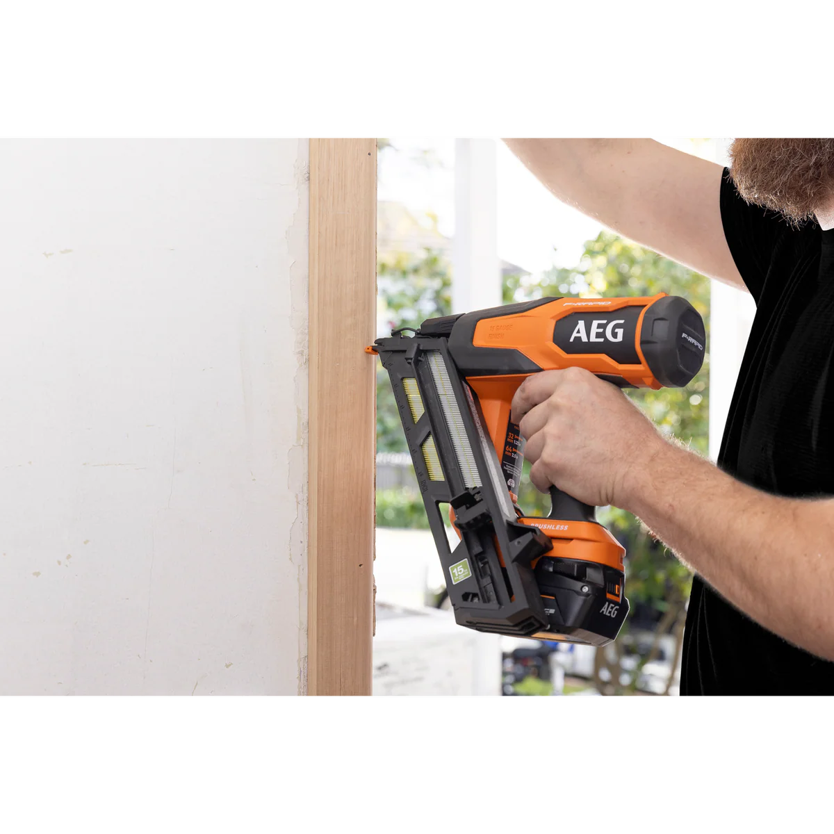 AEG 18V F-RAPID 15GA DA Angled Brad Nailer Kit - 5Ah Battery - 162mm x 600mm x 317mm - Image 3
