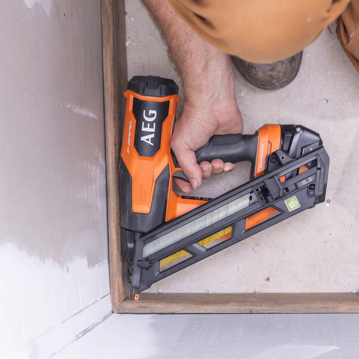 AEG 18V F-RAPID 15GA DA Angled Brad Nailer Skin - 110 Nails Capacity - 2.8kg - Image 5