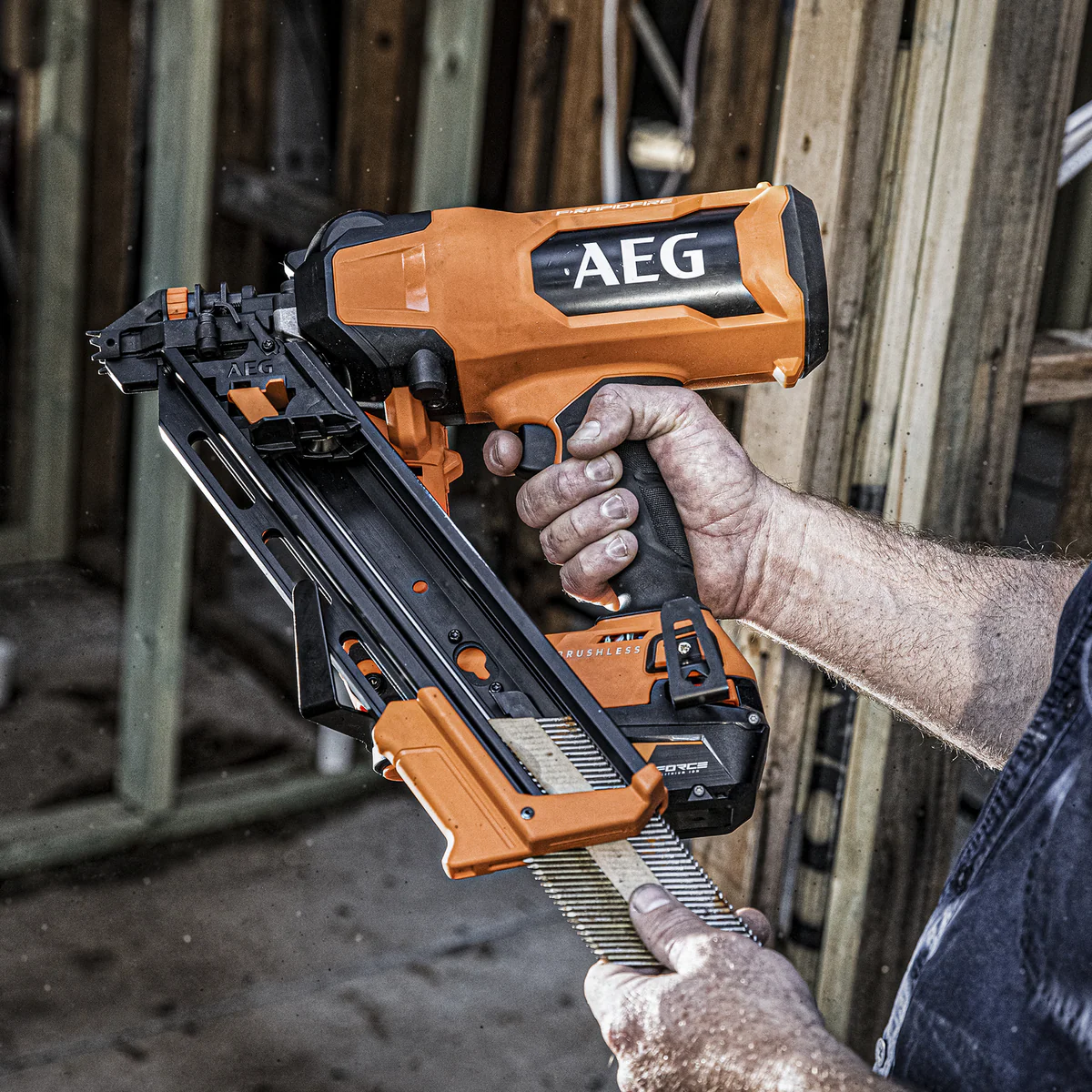 AEG 18V F-RAPID Framing Nailer Kit - 10GA 30°-34° - 5Ah Battery - 3 Nails/Second - Image 4