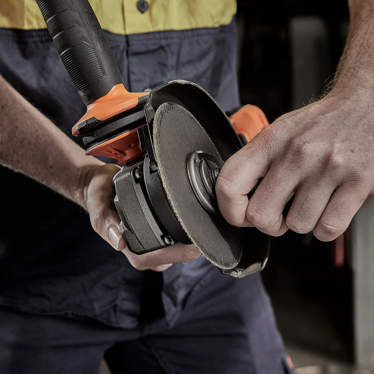 AEG 18V Fusion Angle Grinder Skin - 125mm - Heavy-Duty Grinding & Cutting - Image 4