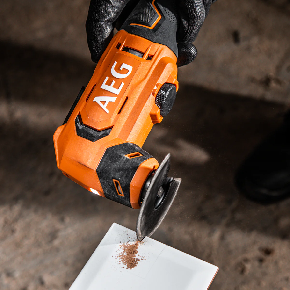 AEG 18V Multi-Tool - 355mm - Tool-Free Blade Change - Variable Speed - Image 4