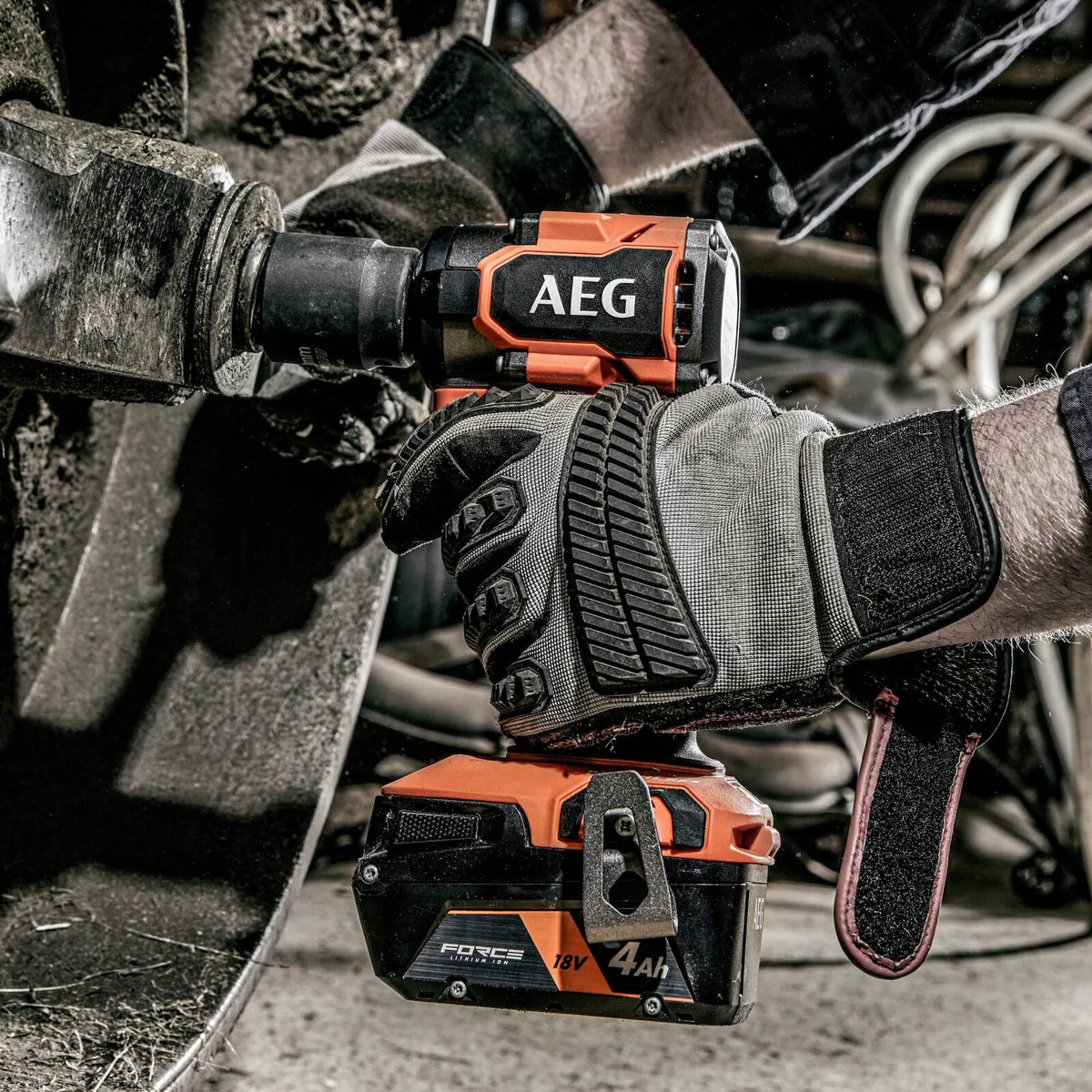 AEG 18V Sub Compact Impact Wrench 5Ah Kit - 339Nm Torque - Lightweight - Image 2