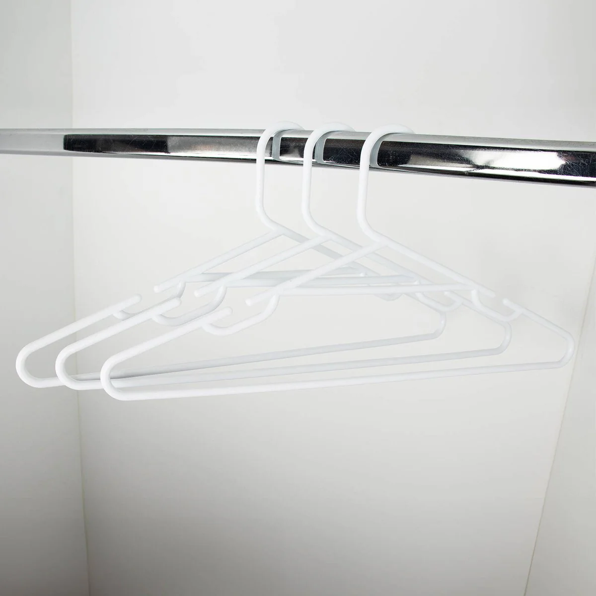 All Set White Plastic Tube Clothes Hangers 10 Pack - 445mm x 215mm - Anti-Slip - Image 4