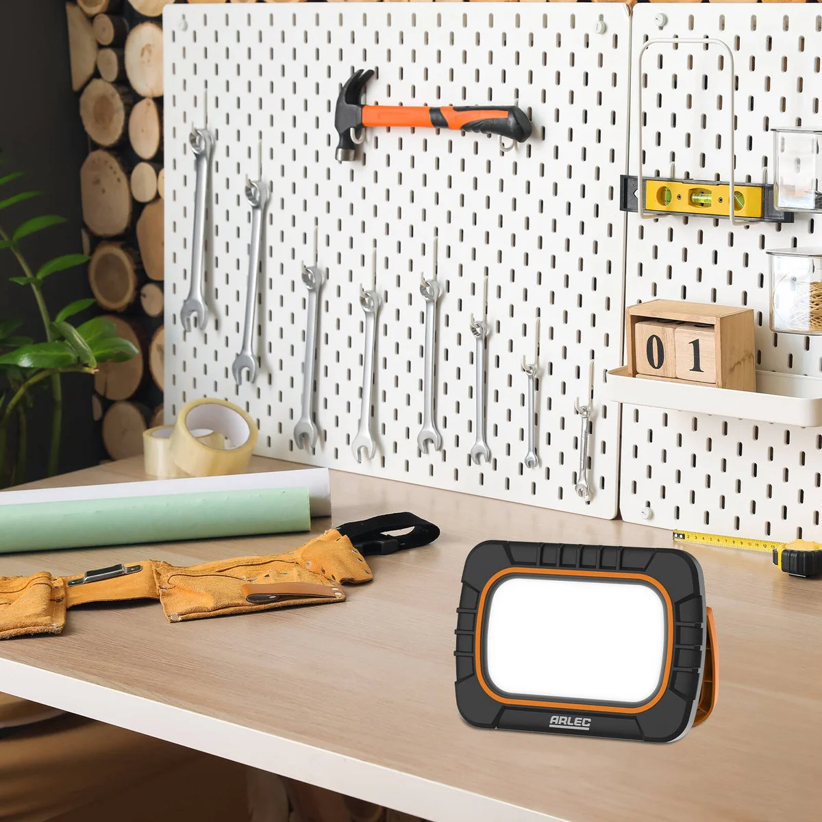 Arlec 10W LED Rechargeable Work Light AWL2313 - 800 Lumens - 5 Hour Run Time - Weather Resistant - Image 5