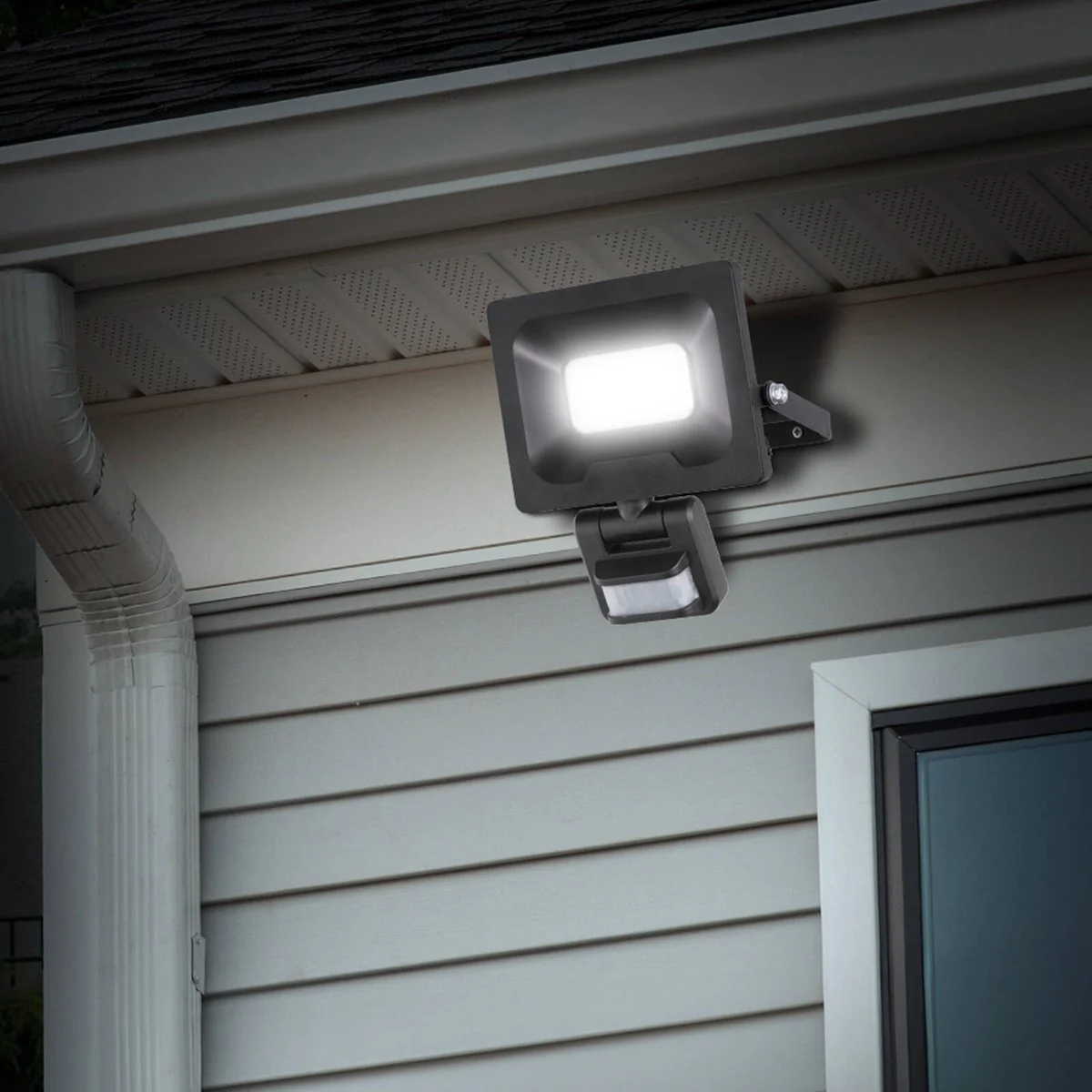 Arlec 20W LED Security Floodlight - 1700 Lumens - Aluminium - PIR Sensor - Image 3