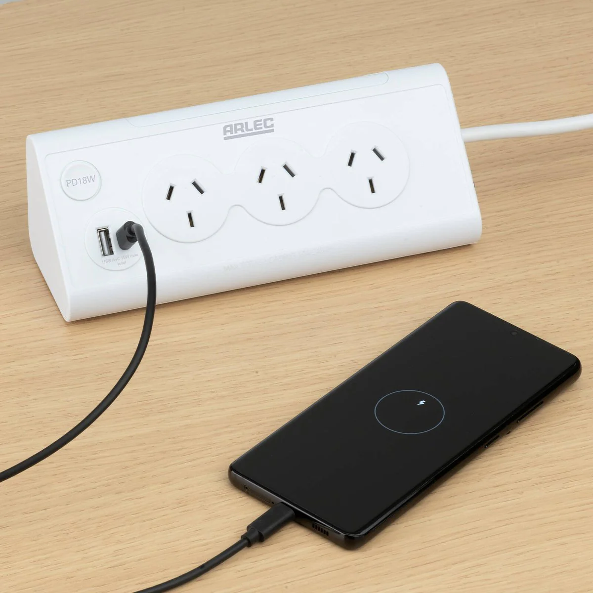 Arlec 3 Outlet Triangular Powerboard 70mm - White - Fast Charging USBs - Image 4