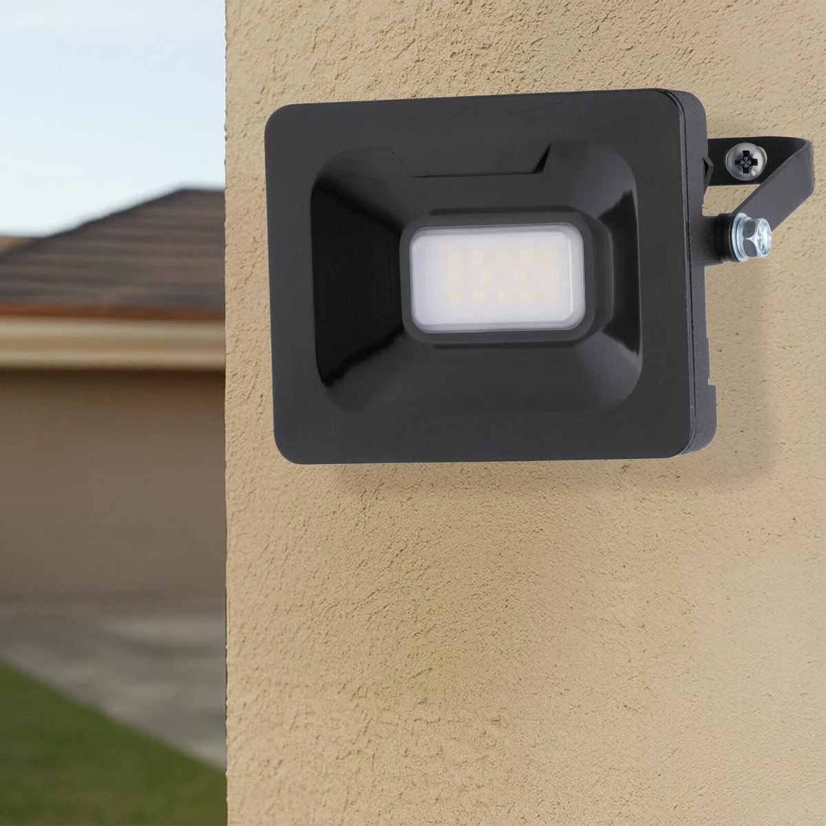 Arlec LED Security Floodlight - 10W - Aluminium - Weather Resistant - Image 4