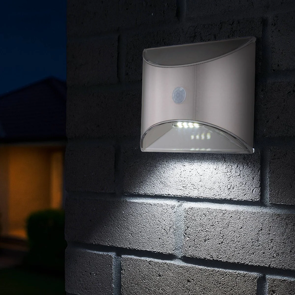Arlec Solar Wall Light with Motion Sensor - 50 Lumens - Brushed Chrome - 100mm - Image 5
