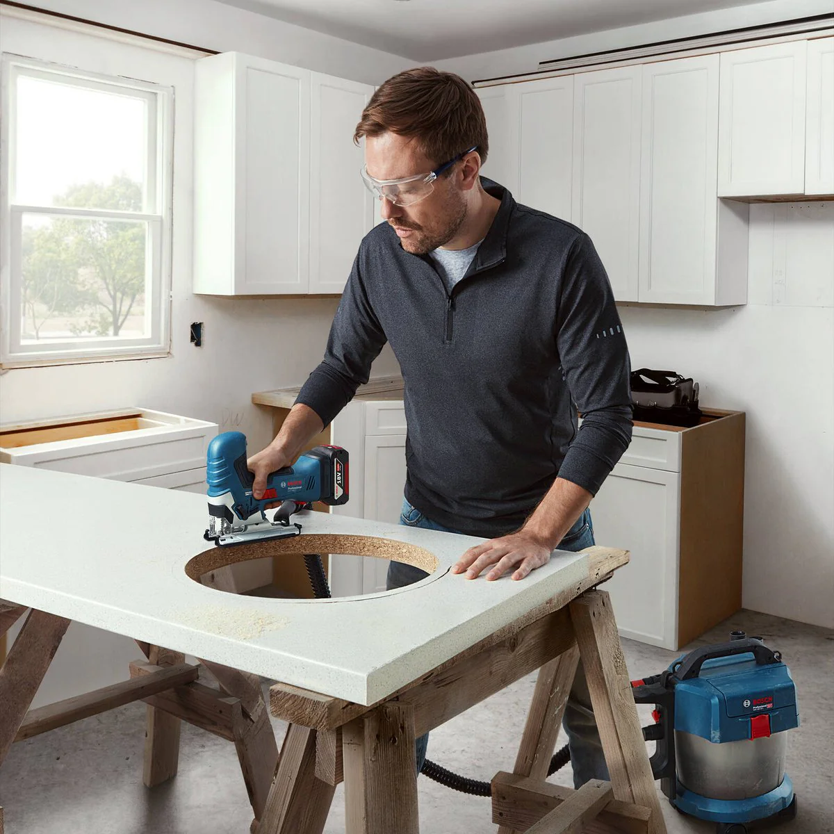 Bosch 18V Professional Jigsaw 06015B2040 - Cordless - 230mm x 100mm x 290mm - Precision Cutting - Image 3