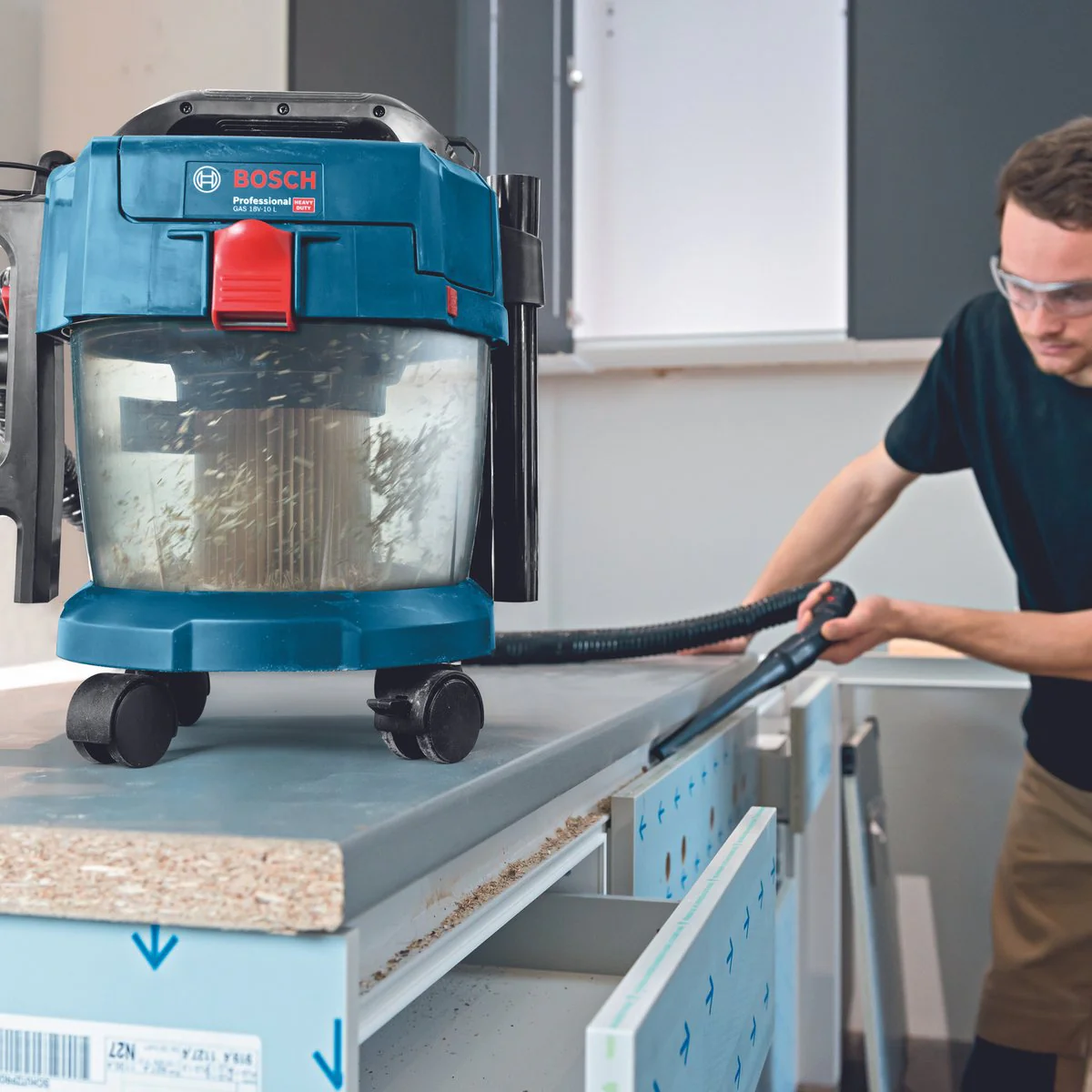 Bosch 18V Professional Wet and Dry Vacuum - 10L - Cordless - Lightweight - Image 4