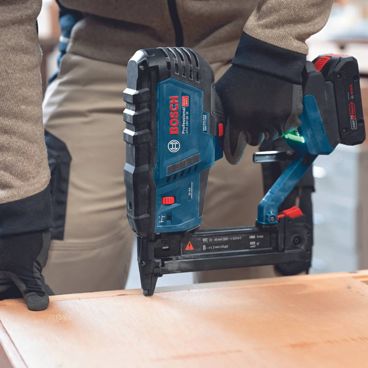 Bosch 18V Professional Wood Stapler Skin Only - Cordless - 295mm x 110mm x 380mm - Image 3