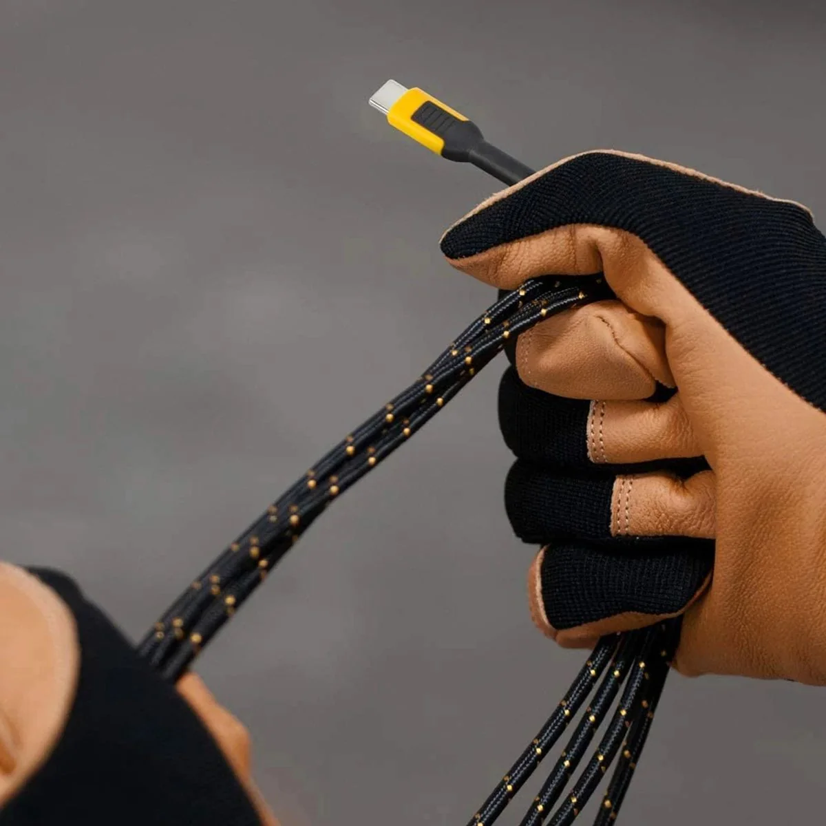 Dewalt 1.2m Kevlar Lightning to USB-C Charging Cable - Durable & Reliable - Image 4