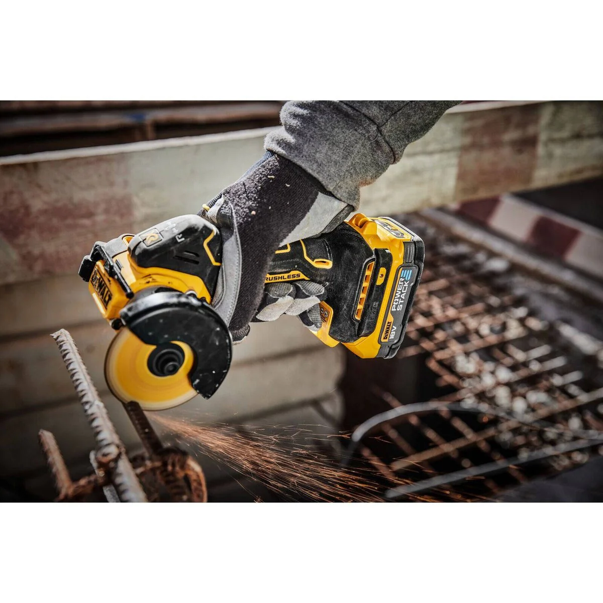 Dewalt 18V Brushless Cutoff Tool - 75mm - Ergonomic Design - Variable Blade Direction - Image 3