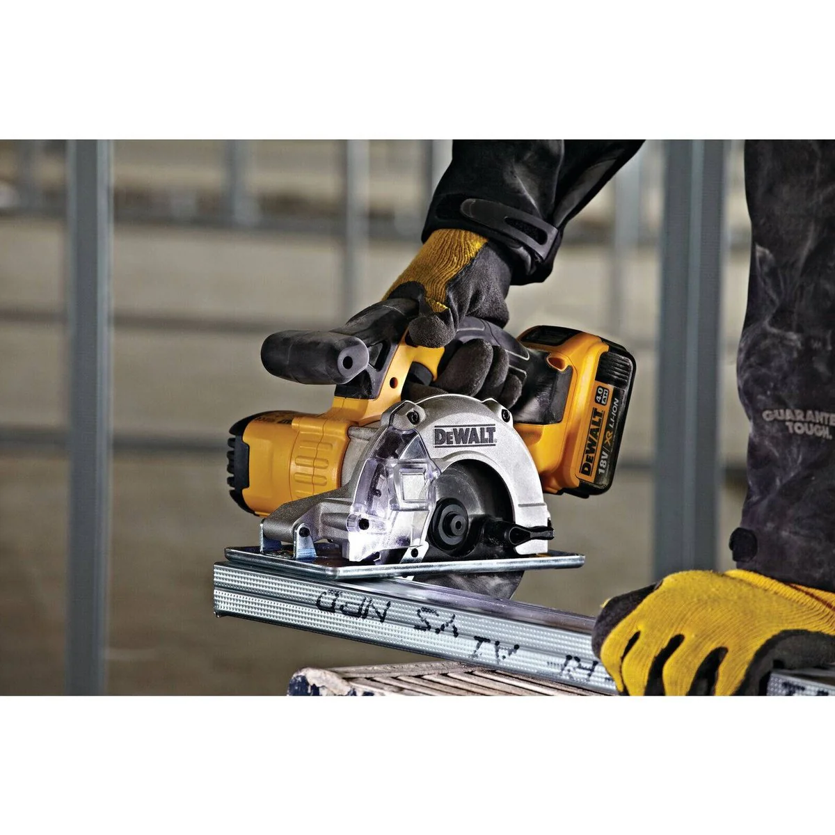 Dewalt 18V XR Cordless Metal Cutting Circular Saw 140mm - DCS373N-XE - Durable - Ergonomic - Image 3