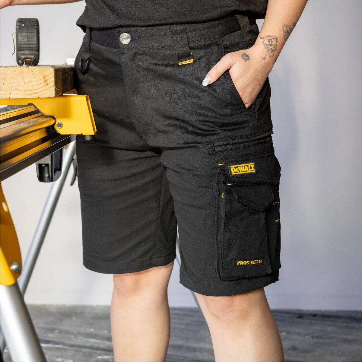 Dewalt Black Bennington Prostretch Shorts Size 32 - 360° Flexibility - Durable - Image 4