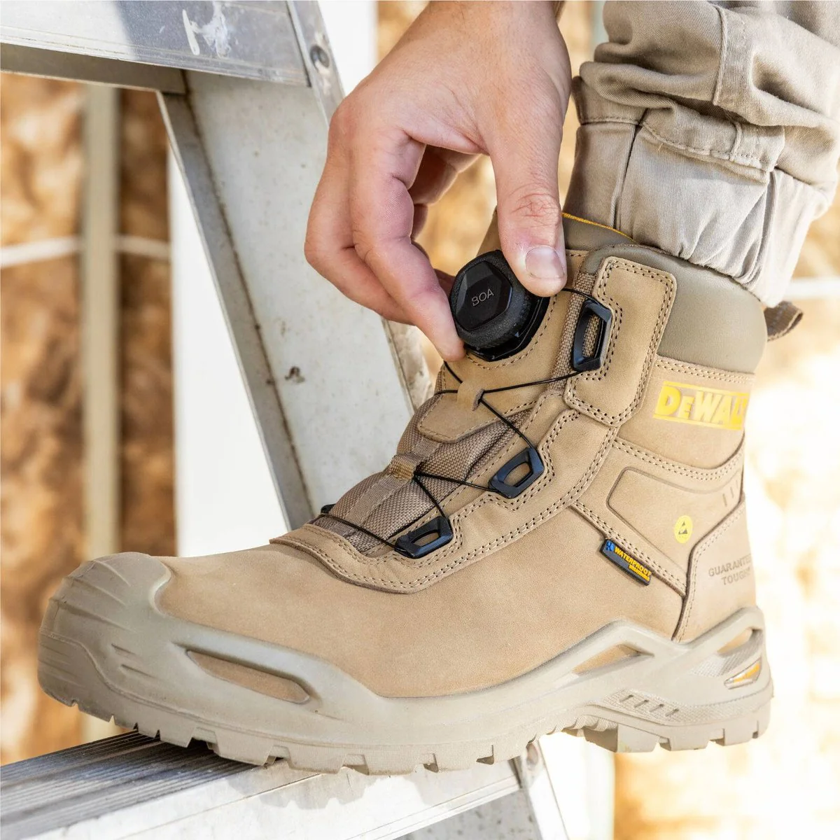Dewalt Lander Safety Work Boots Size 11 - Water-Resistant Nubuck Leather - Composite Safety Toe - SRC Anti-Slip - Image 3