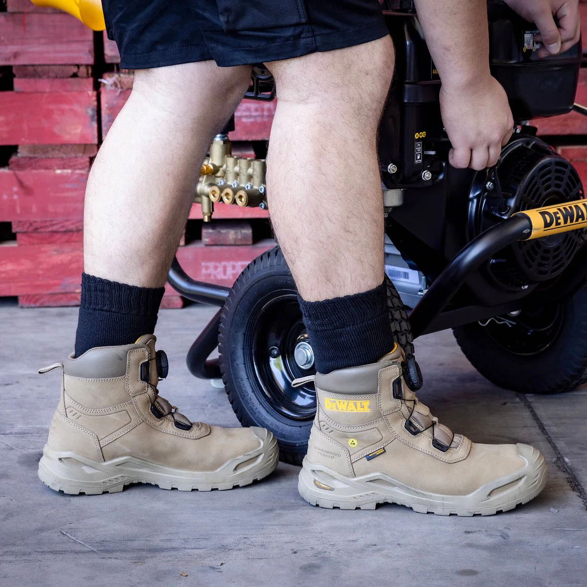 Dewalt Lander Safety Work Boots Size 11 - Water-Resistant Nubuck Leather - Composite Safety Toe - SRC Anti-Slip - Image 5