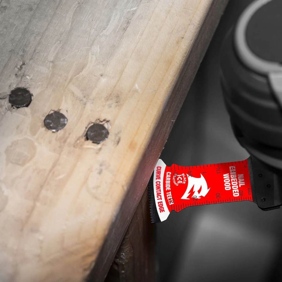 Diablo 32mm Starlock Amped Demo Demon Carbide OMT - Nail Embedded Wood - Durable Cutting Blade - Image 3