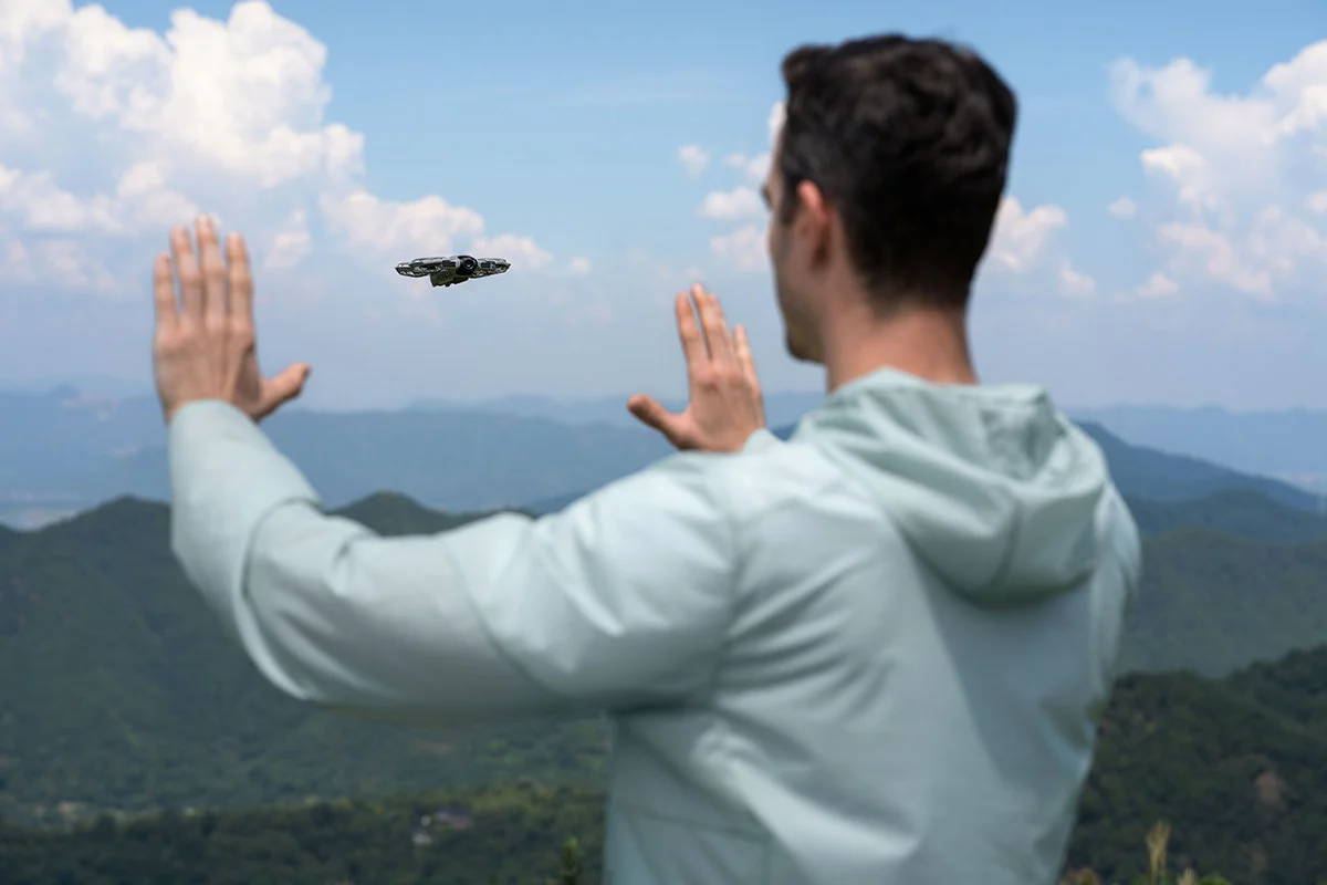 DJI Neo 2 Fly More Combo - 4K Camera, Smart Tracking, Gesture Control - Image 4