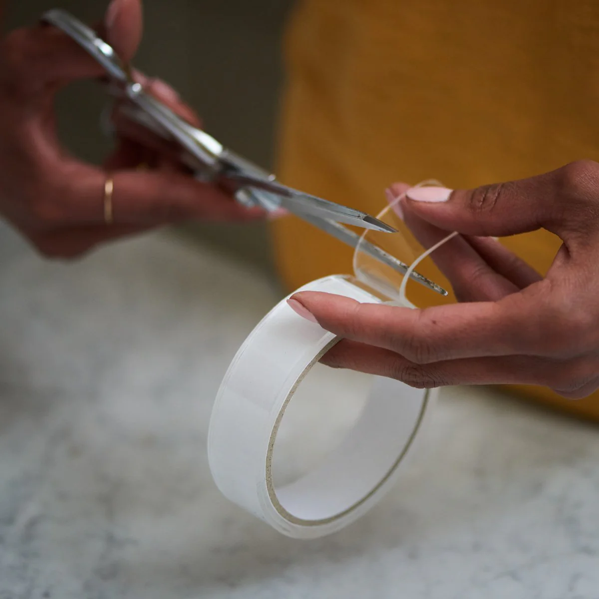 Duck Clear Nano Max Strength Grab Gel Tape - 24mm x 1.5m - Reusable, Strong Adhesion - Image 3