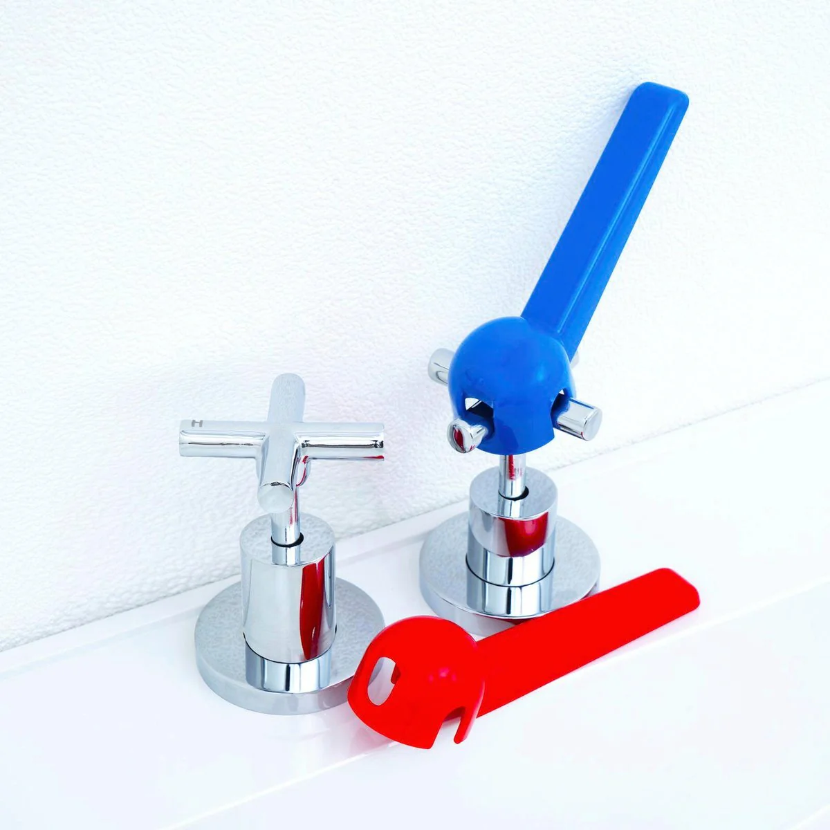 Evekare Cross Handle Tap Turner Pair - 330mm x 160mm - Red Blue - Image 2