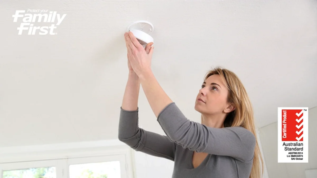 Family First Photoelectric Smoke Alarm - 9V Battery Operated - White - 110mm x 45mm - Image 2