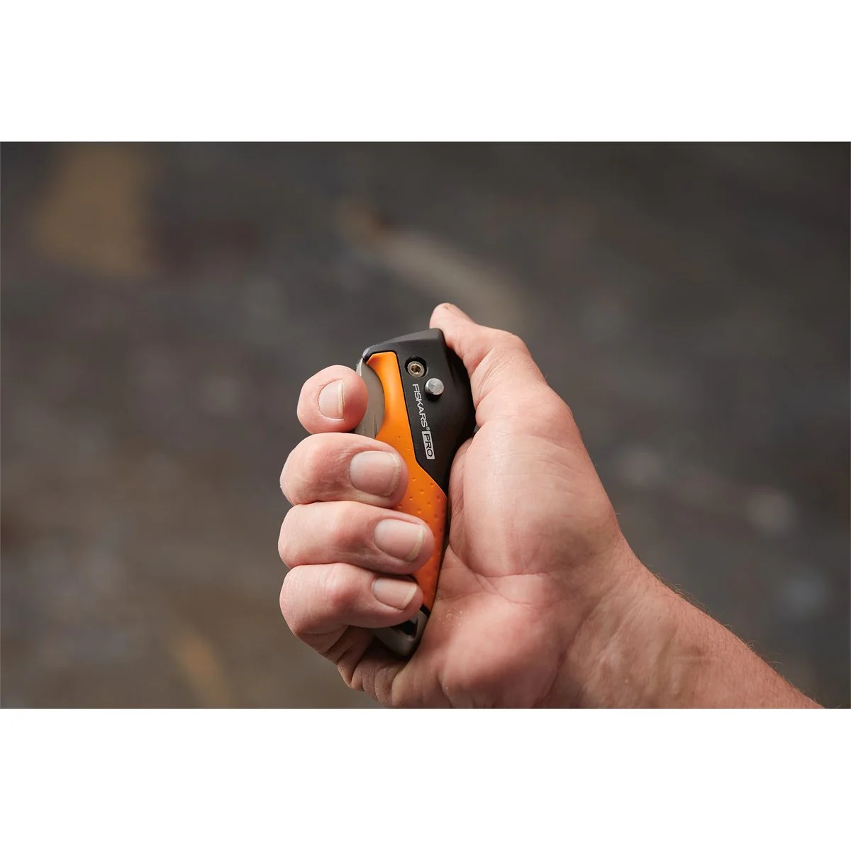 Fiskars Pro Carbonmax Folding Utility Knife - 60mm Blade - Steel - Image 5