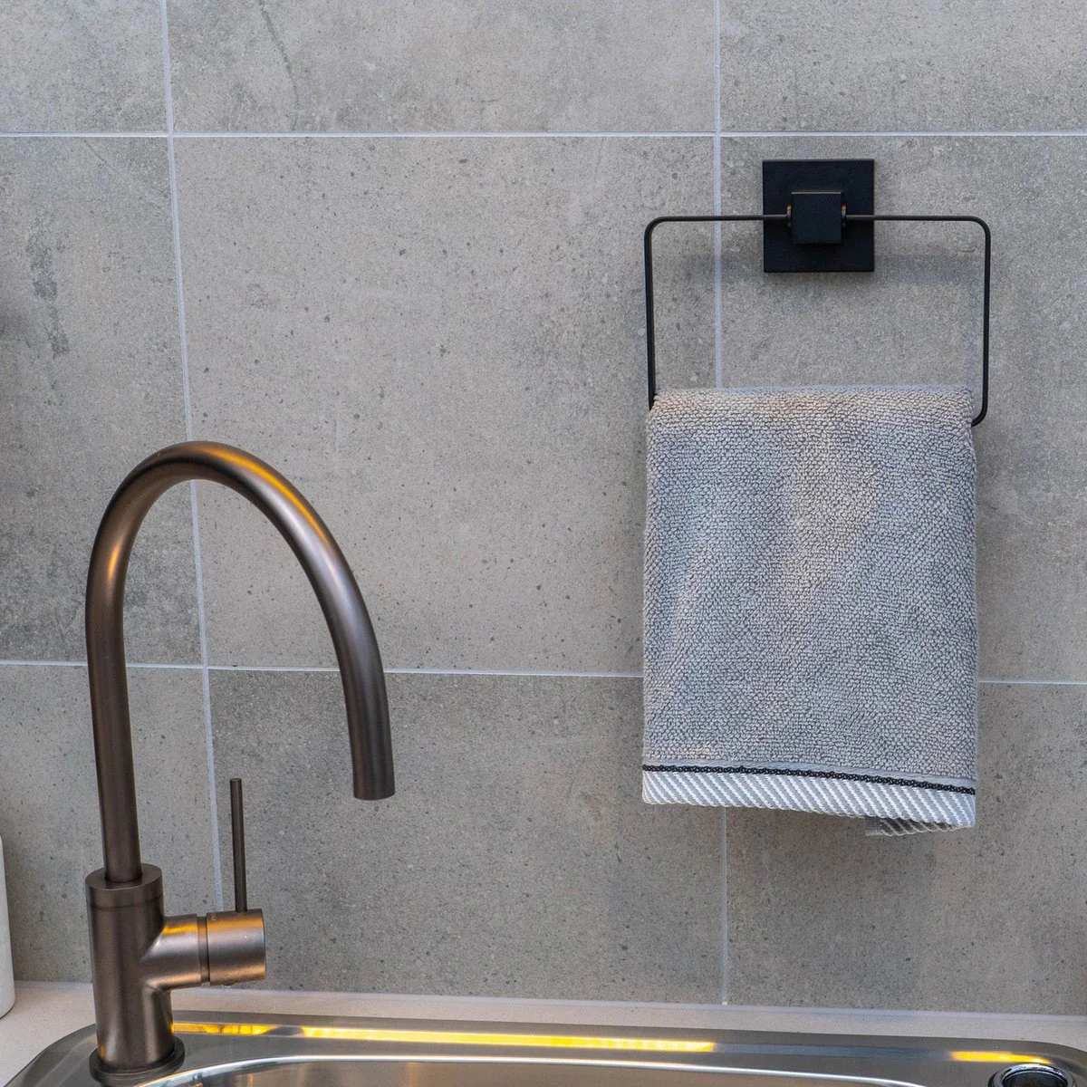 Fusion Loc 13kg Suction Bathroom Towel Ring - Matte Black - 180mm x 140mm x 35mm - Image 3