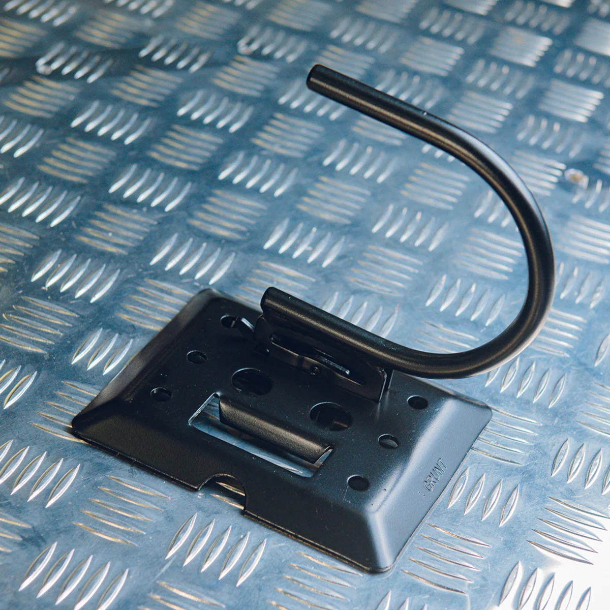 Grunt E Track Fitting U Hook - Black - 180kg Capacity - 140mm x 13mm x 167mm - Image 3