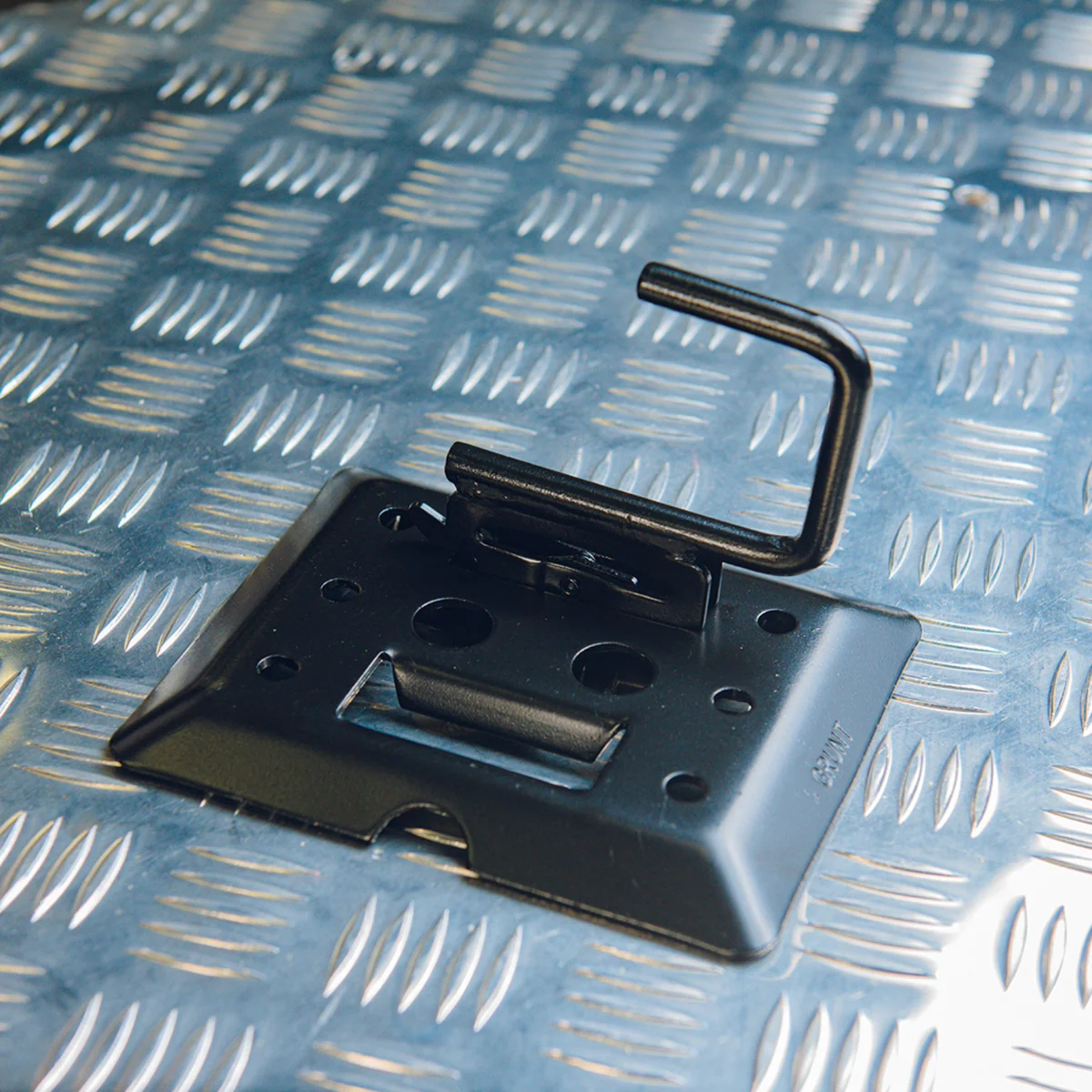 Grunt E Track Fitting W J Hook - Black - 110mm x 13mm x 100mm - 180kg Capacity - Image 5