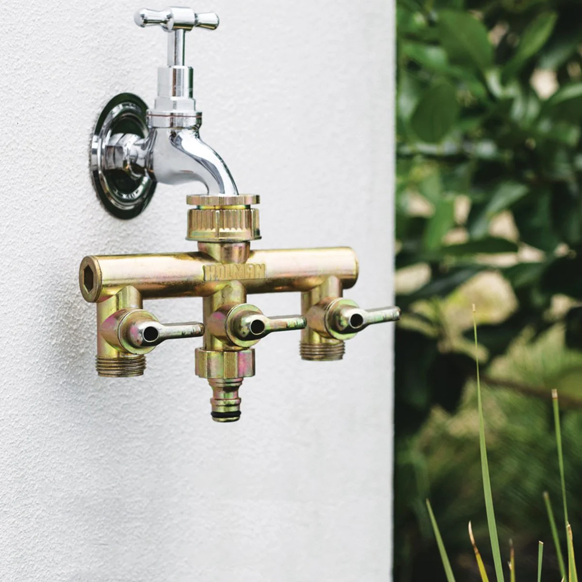 Holman 3 Way Metal Tap Outlet - 152mm x 118mm x 56mm - Gold - Image 2