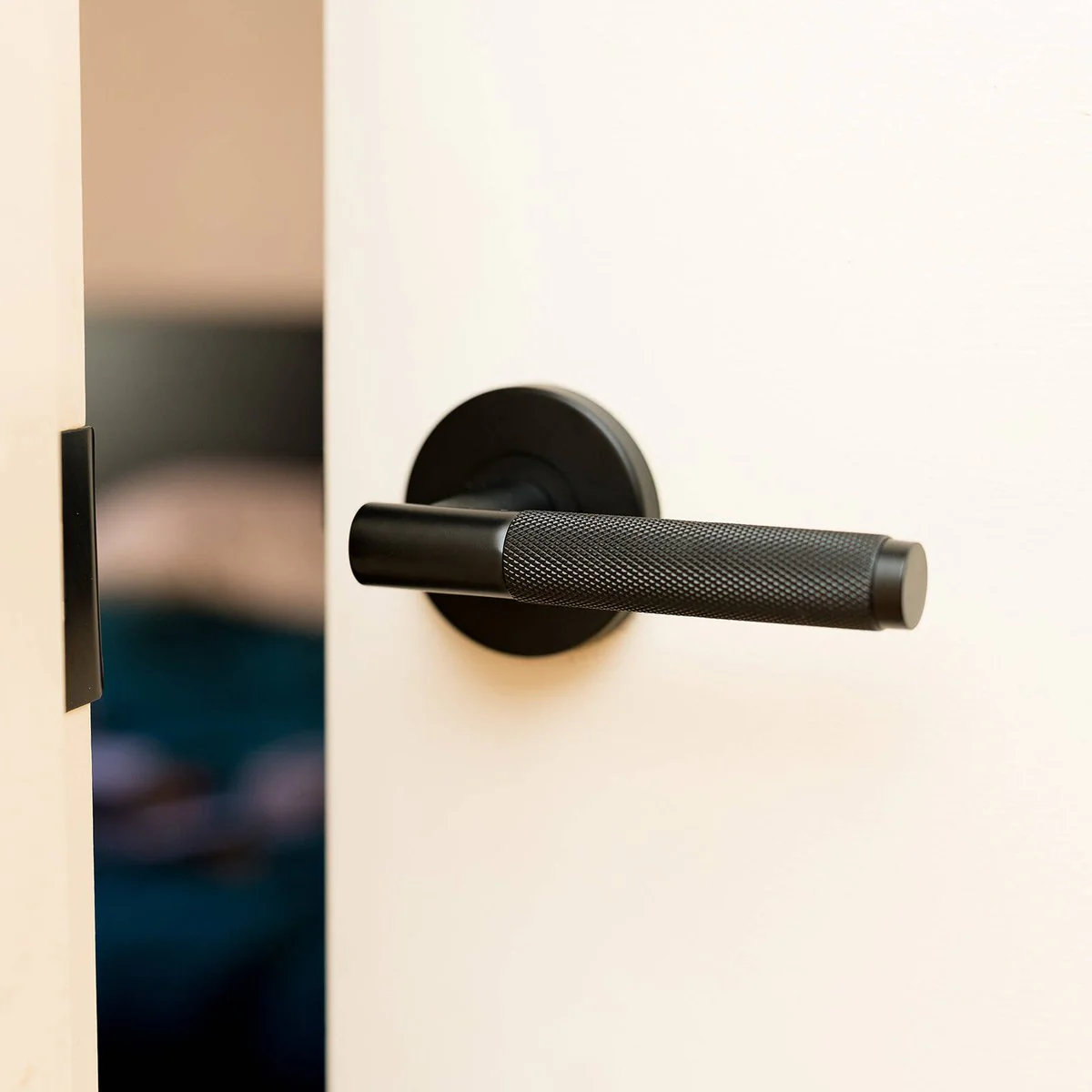 Ikonic Black Matte Knurled Passage Lever Set - 1 Pack - 1125mm x 65mm - Stylish Design - Image 4