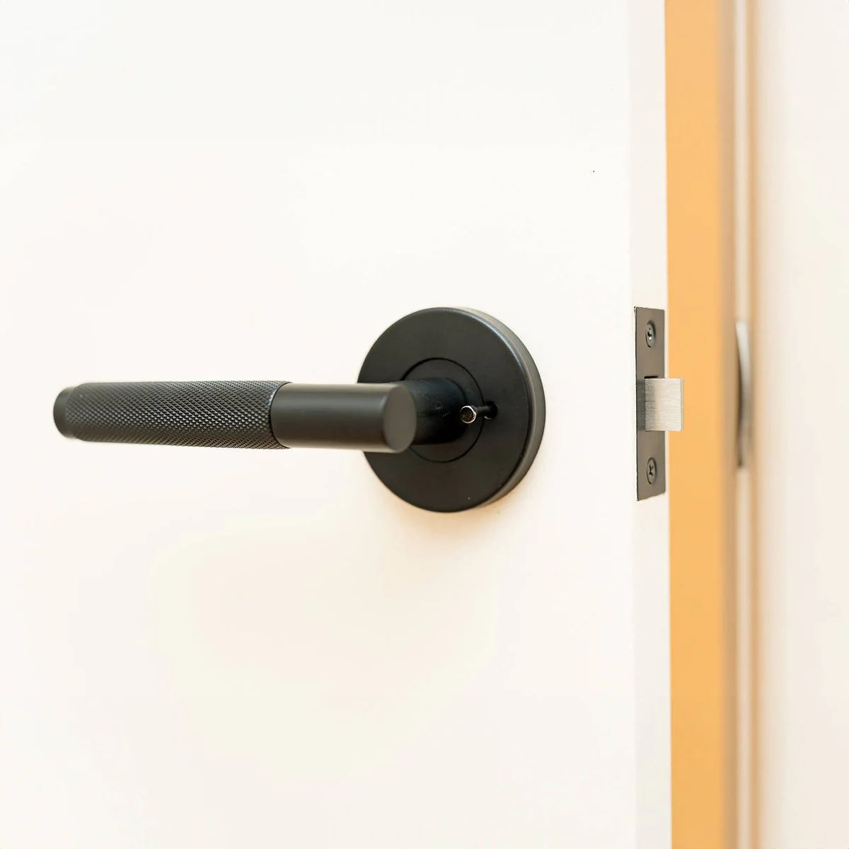 Ikonic Black Matte Knurled Privacy Lever Set - 1 Pack - 165mm x 190mm - Snib Locking - Image 4