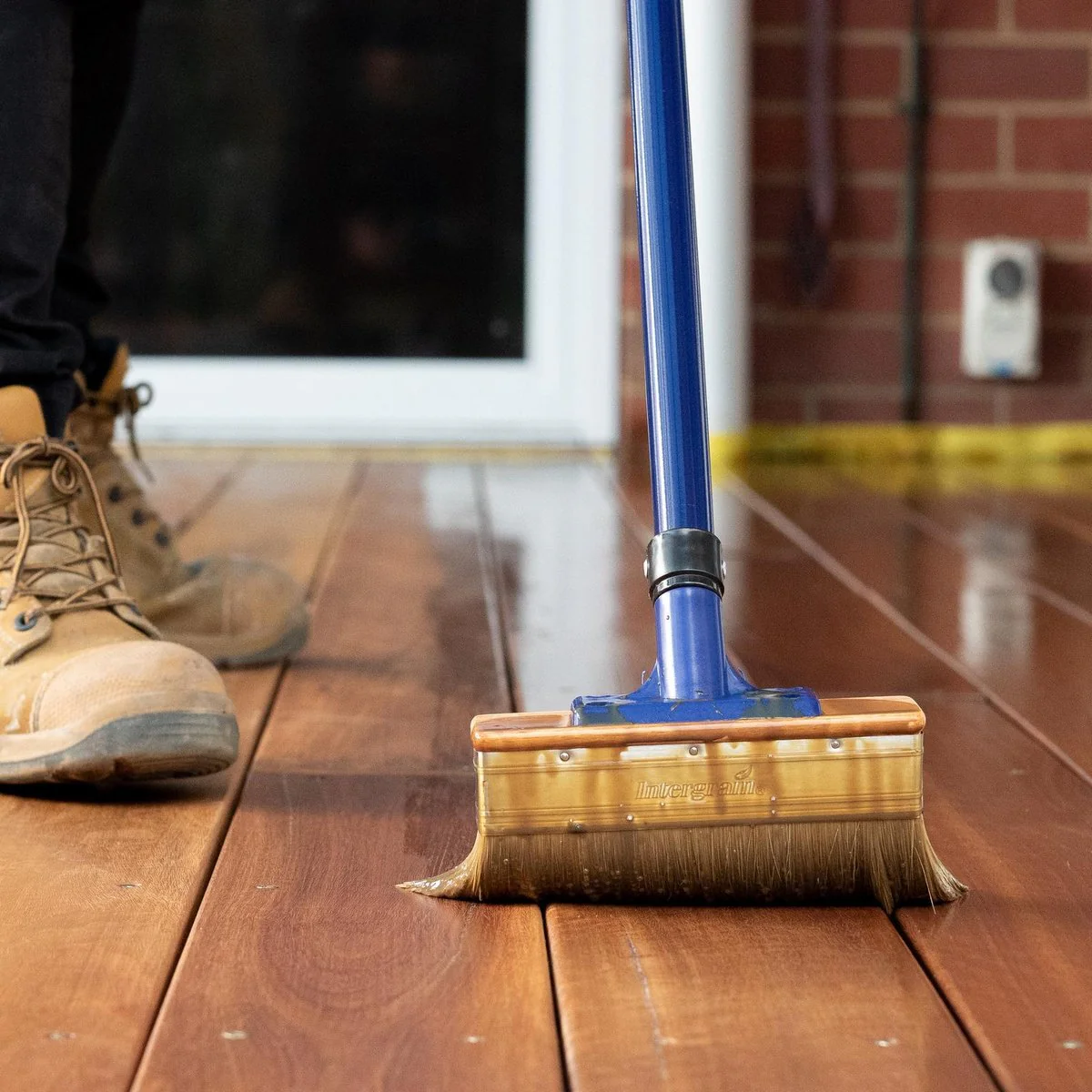 Intergrain Ultradeck Timber Decking Oil - 4L - Spotted Gum - Water Based - High Traffic - Image 3