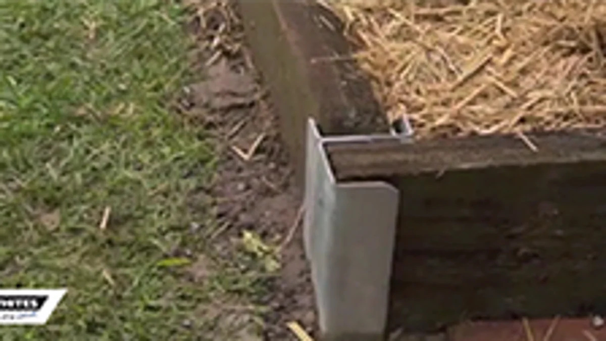 Jack 450mm Sleeper Peg Steel Corner Stake - Galvanised - 1 Pack - Image 2