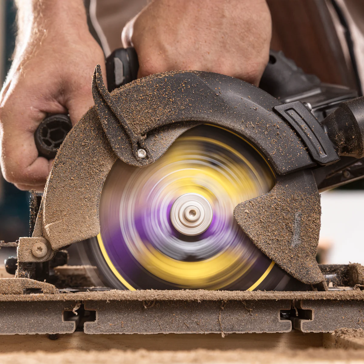 Kango 184mm 44T Composite Decking Circular Saw Blade - Durable - Precise Cuts - Image 4