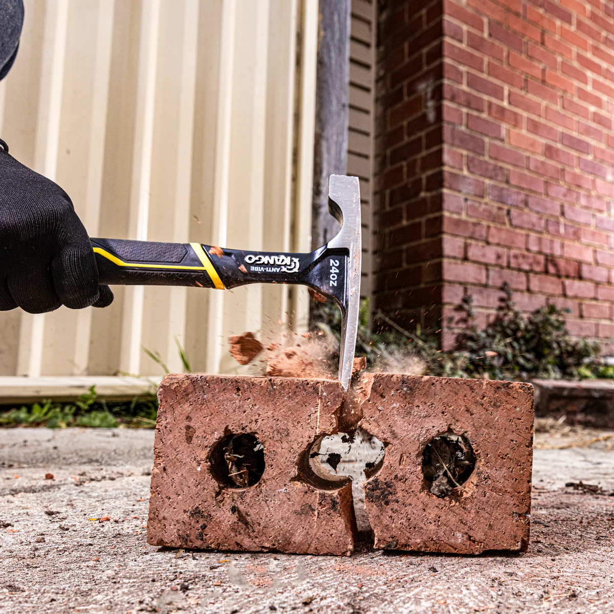 Kango 24oz Anti Vibe Brick Hammer - Dual Face - Heat-Treated Steel - 280mm - Image 2