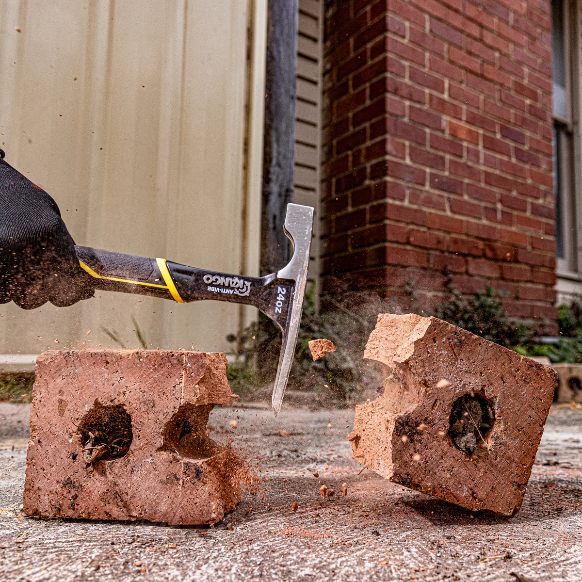 Kango 24oz Anti Vibe Brick Hammer - Dual Face - Heat-Treated Steel - 280mm - Image 3
