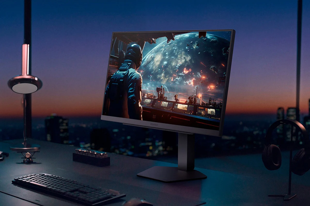 LG 27" UltraGear 4K UHD 180Hz G-Sync Gaming Monitor - 1ms Response Time - Image 3
