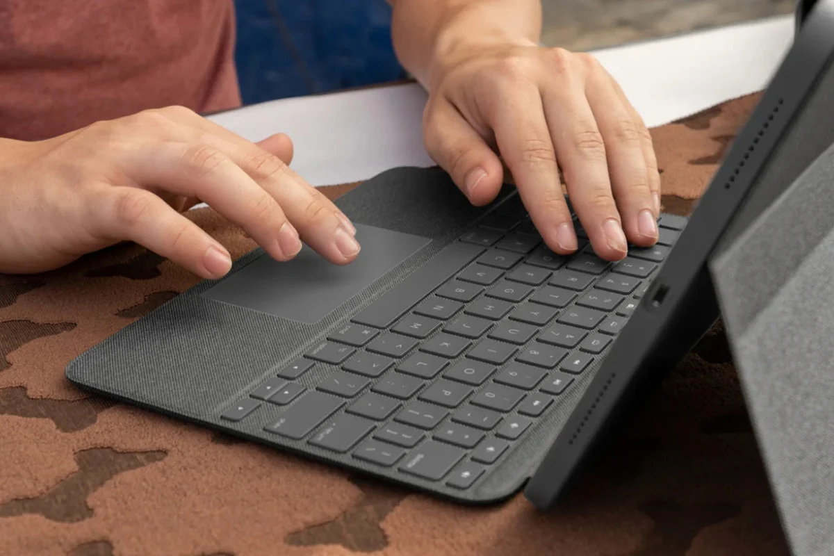 Logitech Combo Touch Case for iPad 10th Gen - Grey, Detachable Keyboard - Image 9