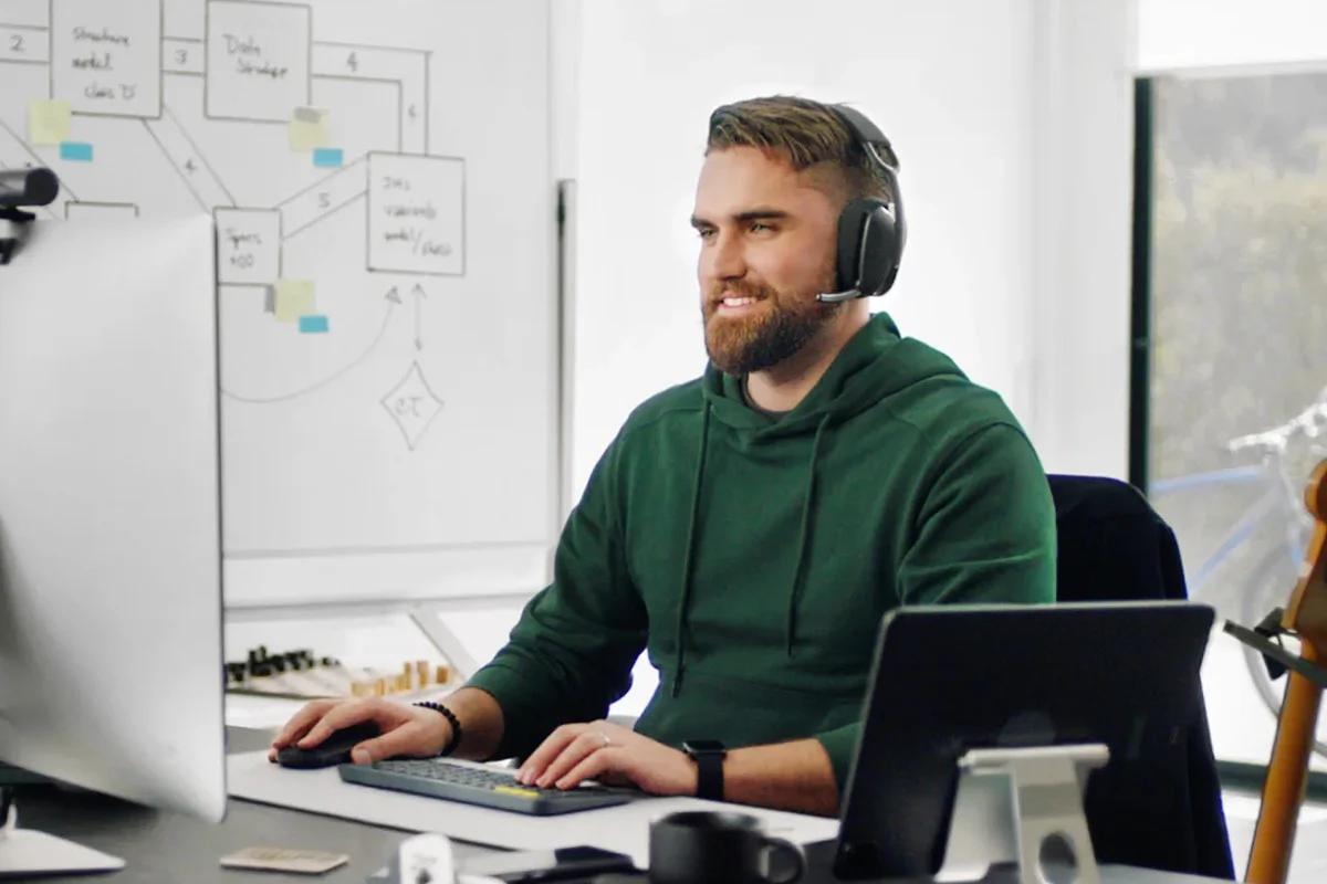 Logitech Zone Vibe 100 Wireless Over-Ear Headphones - Graphite - Image 7