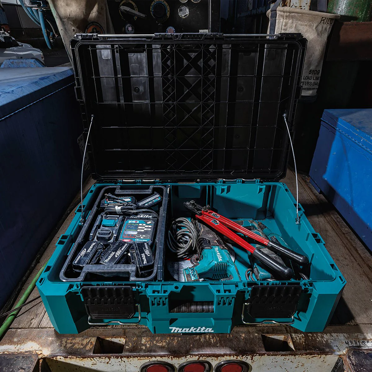 Makita Maktrak Large Tool Box T 90015 - 58.5L - 565mm x 802mm x 252mm - Durable Storage Solution - Image 2