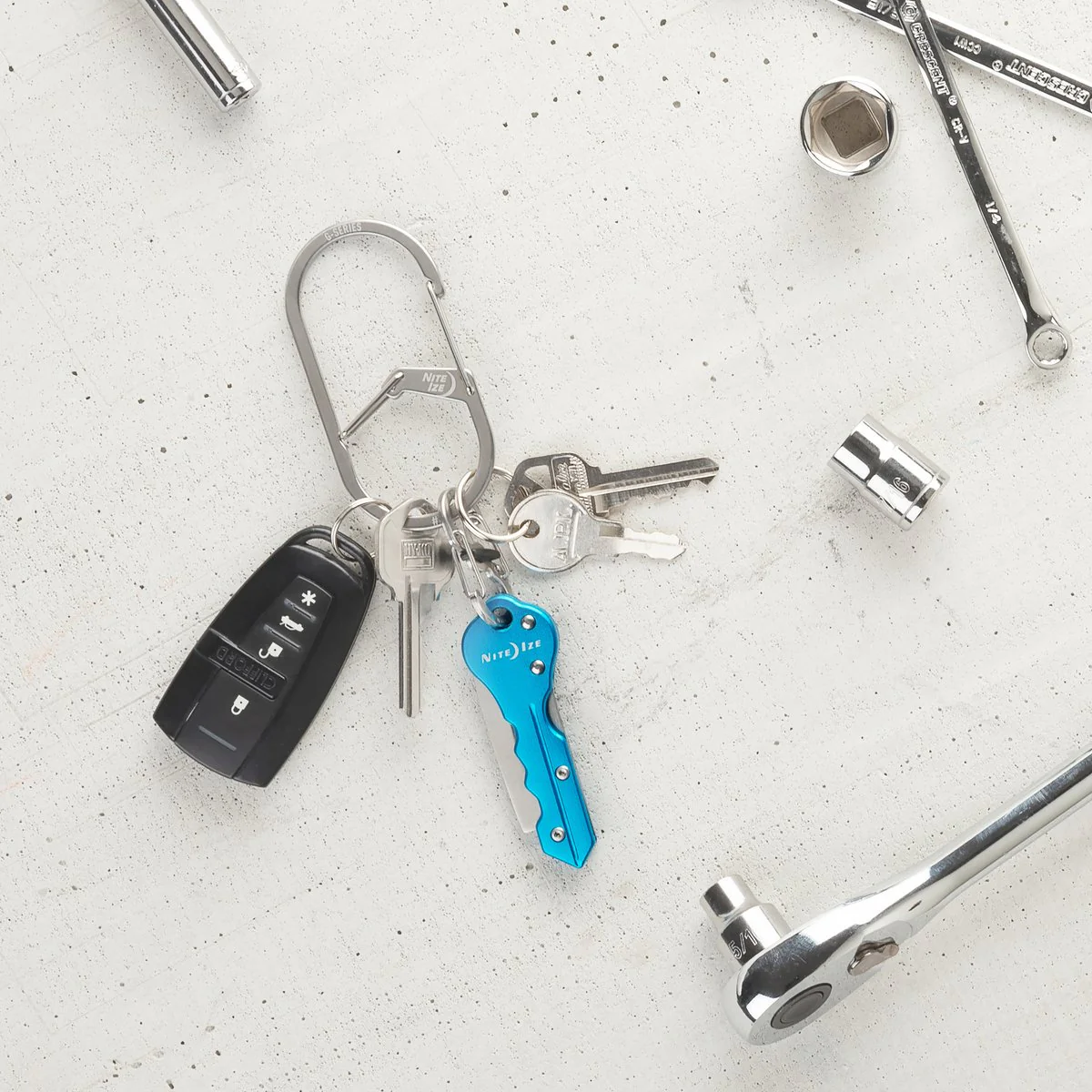 Nite Ize g Series Dual Chamber Carabiner 4 Stainless Steel - Secure Key Management - 38mm x 6.5mm x 76.2mm - Image 4