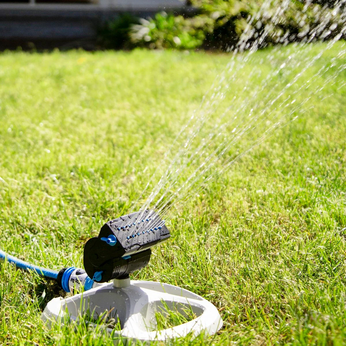 Nylex Oscillating Sprinkler - 170m² - UV Stabilised - Adjustable Flow - Image 2