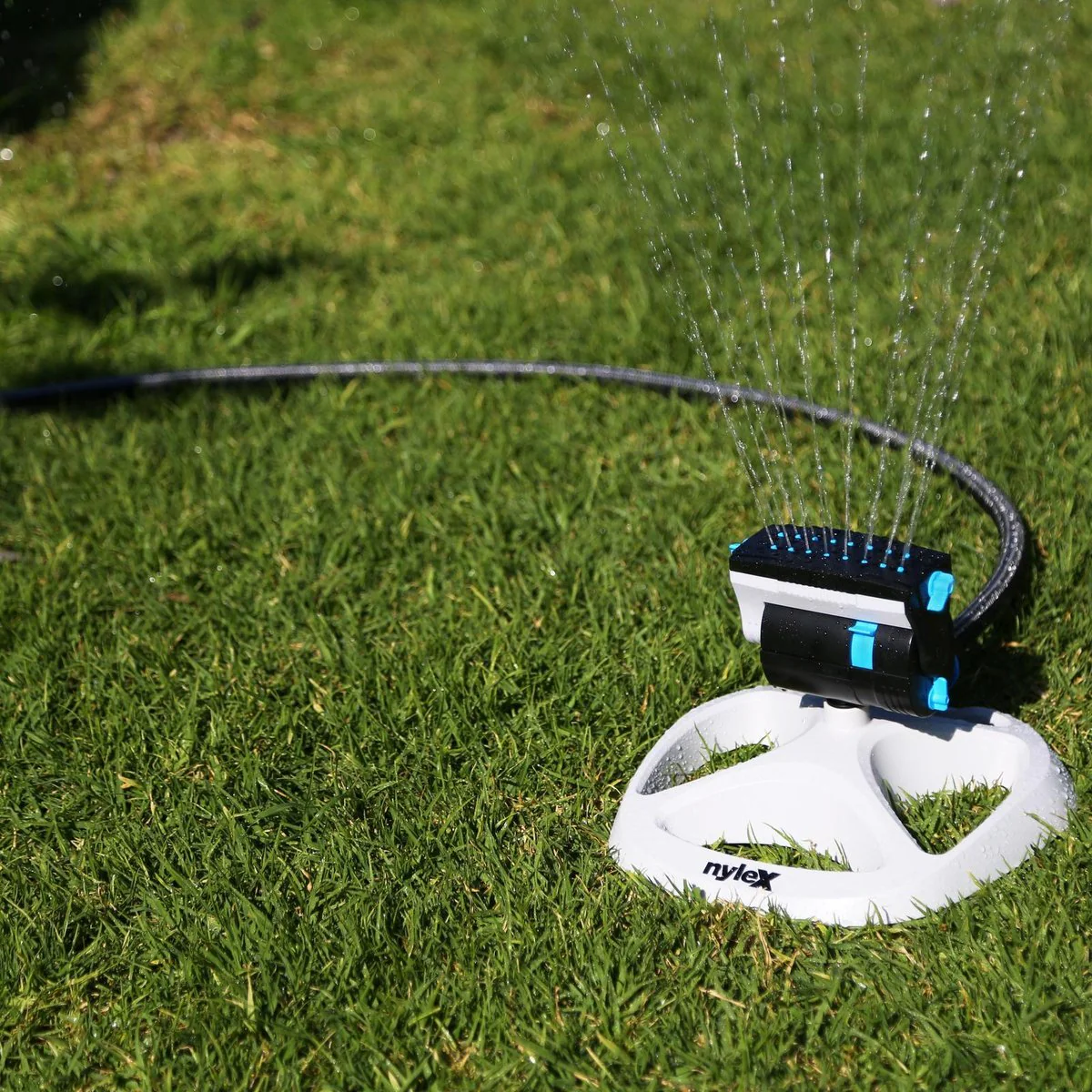 Nylex Oscillating Sprinkler - 170m² - UV Stabilised - Adjustable Flow - Image 4