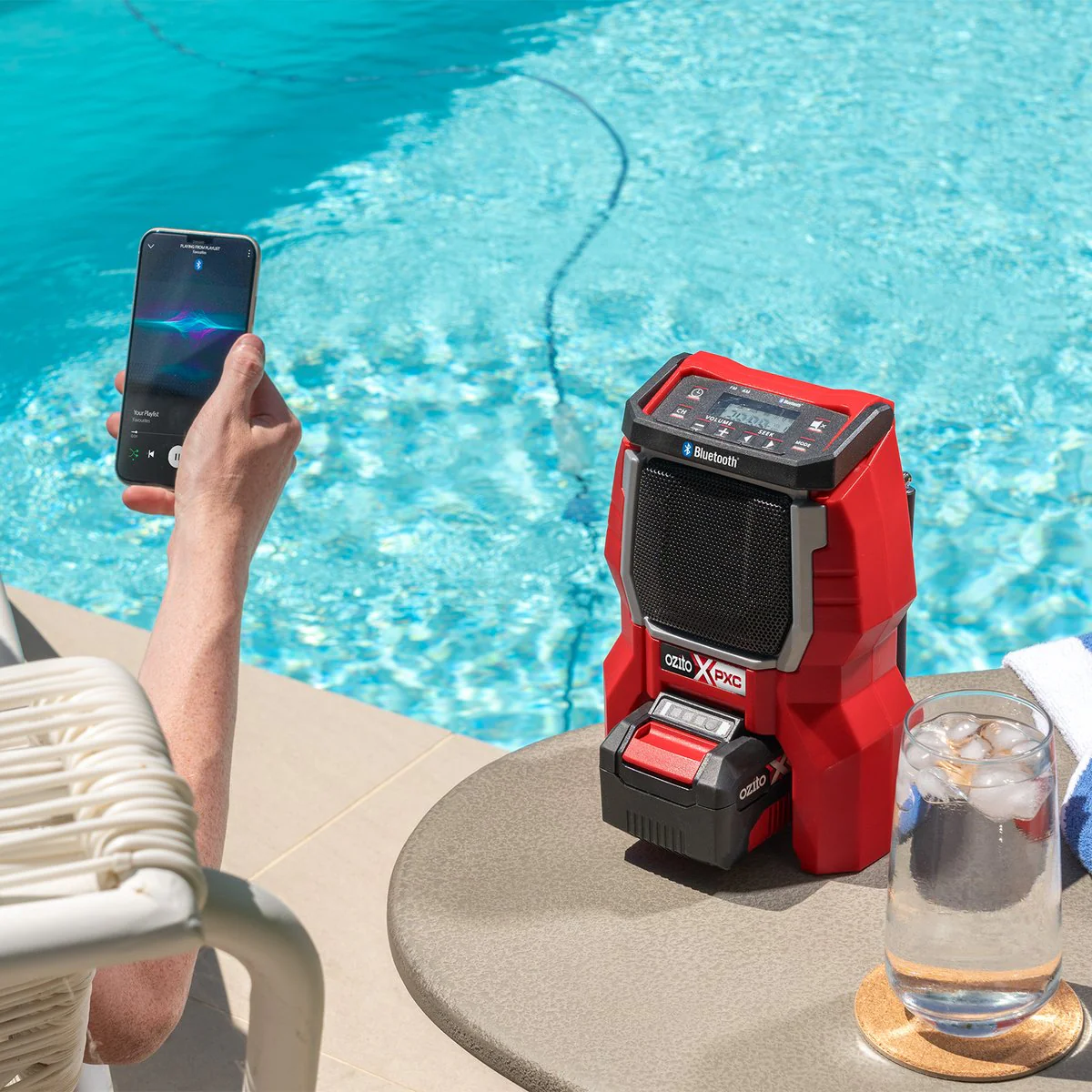 Ozito 18V Cordless Bluetooth Radio PXBRDS 018 - Compact Portable Speaker - Digital Tuning - Phone Storage Holder - Image 3