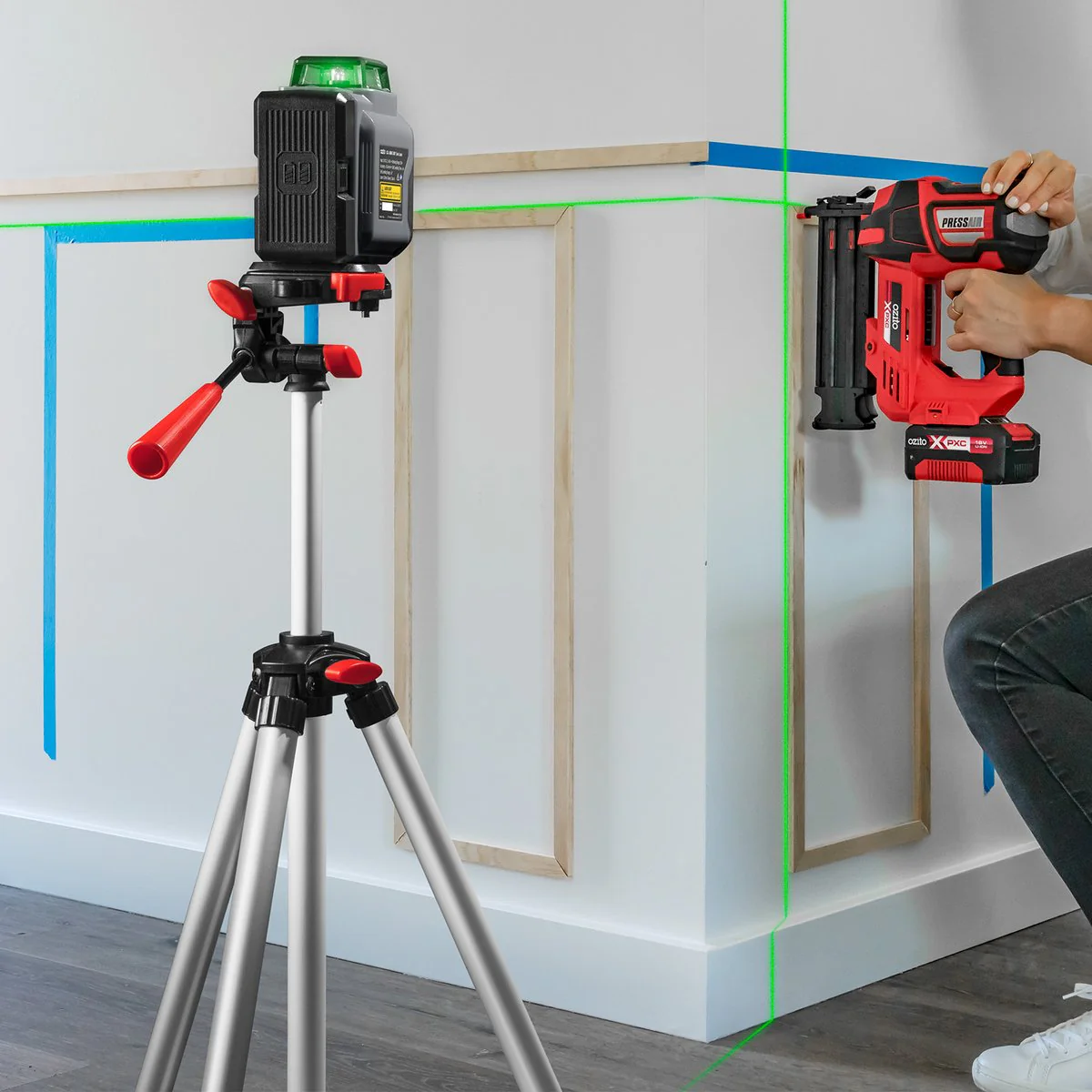 Ozito 20m Range 360 Line Laser - Green Laser - Auto Levelling - Adjustable Base - Image 4