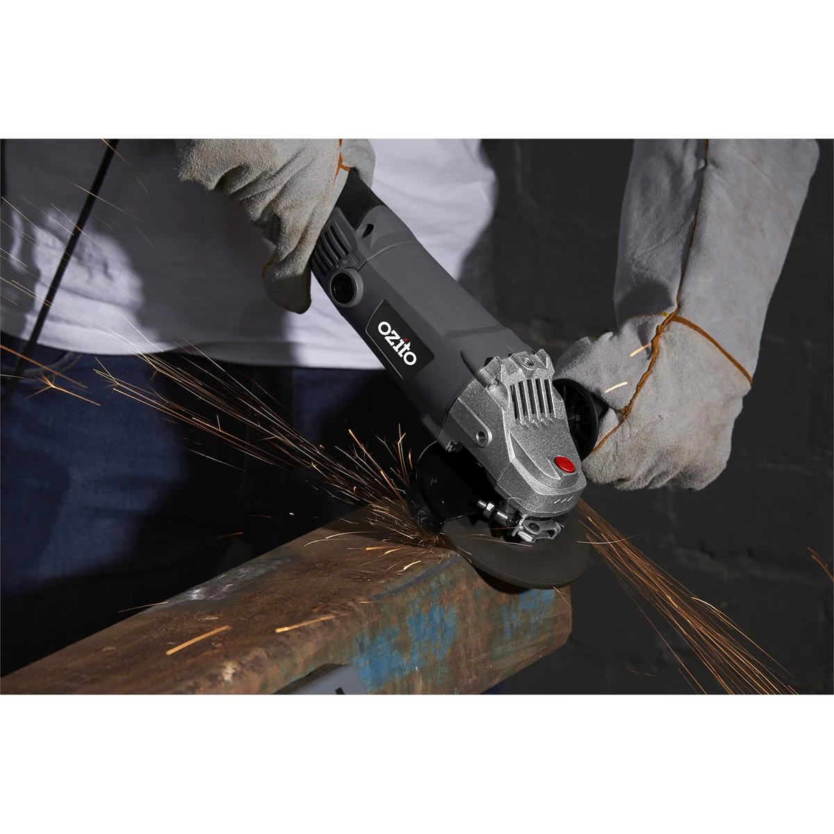 Ozito Angle Grinder - 125mm - Plastic, Metal - 1200W Motor - Image 3
